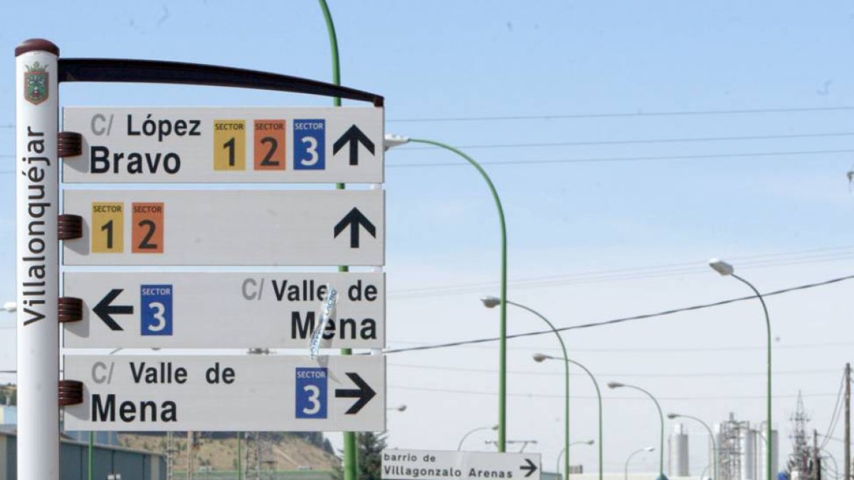 El Polígono Industrial de Villalonquéjar es el principal conglomerado de centros de trabajo en la capital.-RAÚL G. OCHOA