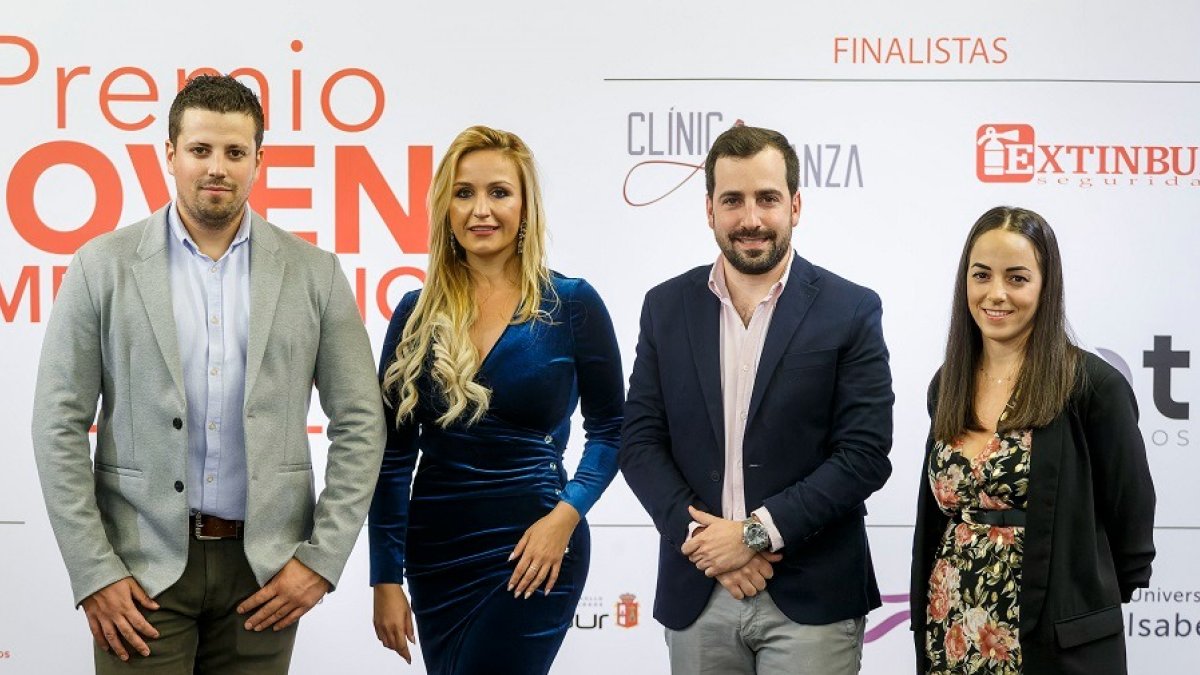 Christian Queipo, Marta González Barbero, Rodrigo Quevedo y Marta González Fuente, en la gala del Premio Joven Empresario 2022. SANTI OTERO
