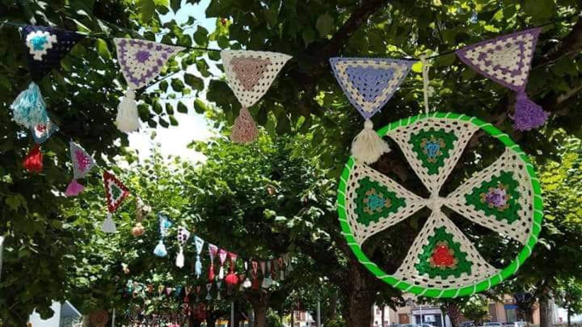 Original decoración con guirnaldas de ganchillo en una de las ediciones anteriores. ECB