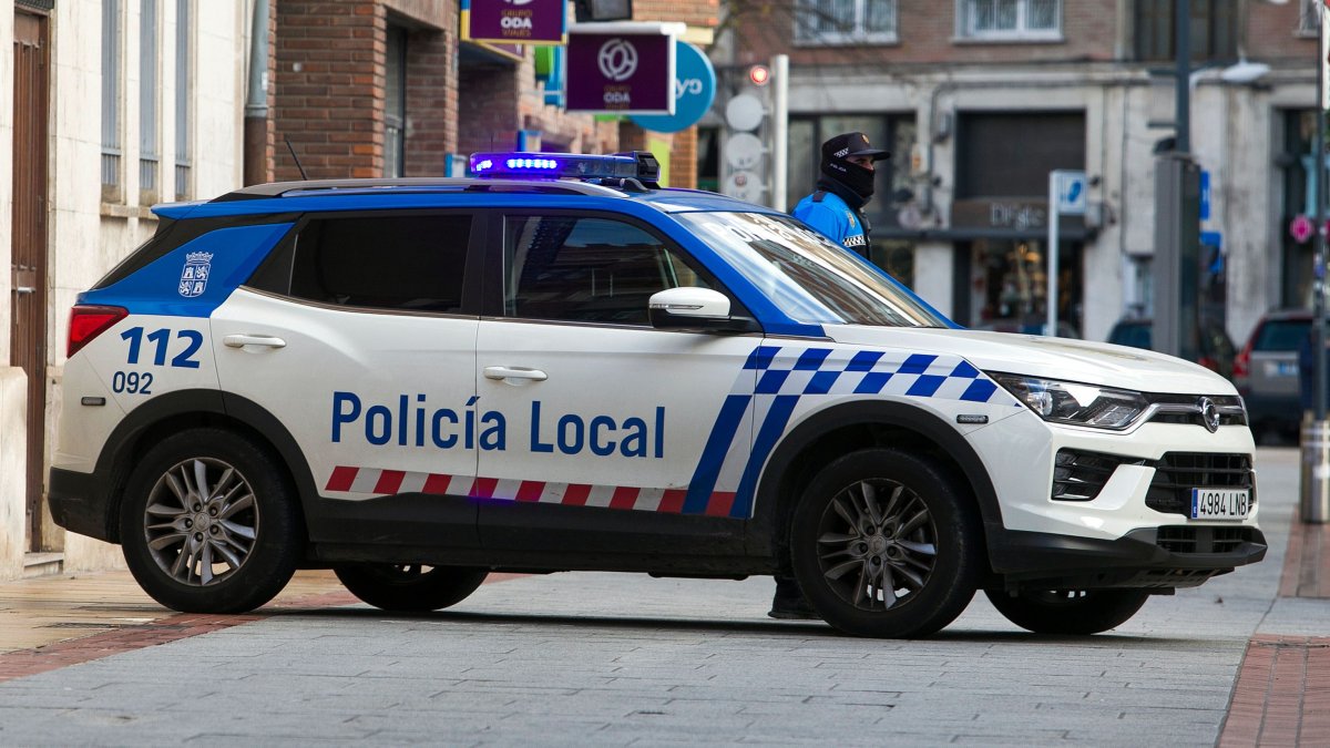 Imagen de un vehículo de la Policía Local. TOMÁS ALONSO