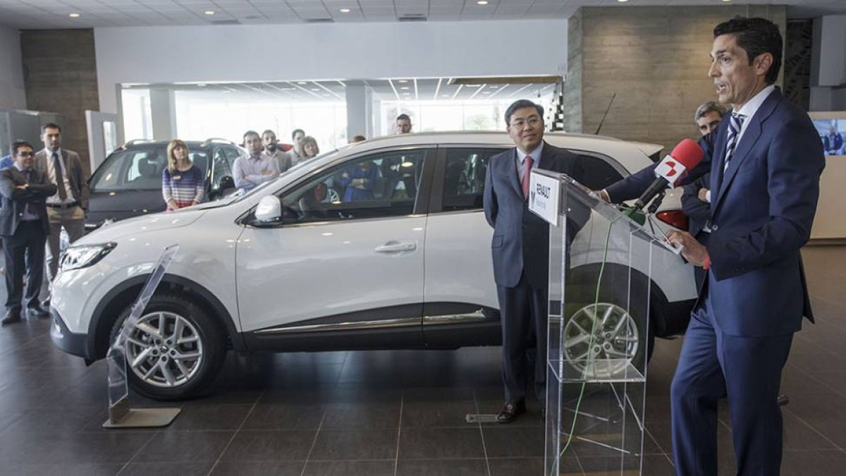 Fernando de Santiago y Ricargo Gondo en la presentación del nuevo Kadjar, a la venta desde el próximo lunes.-SANTI OTERO