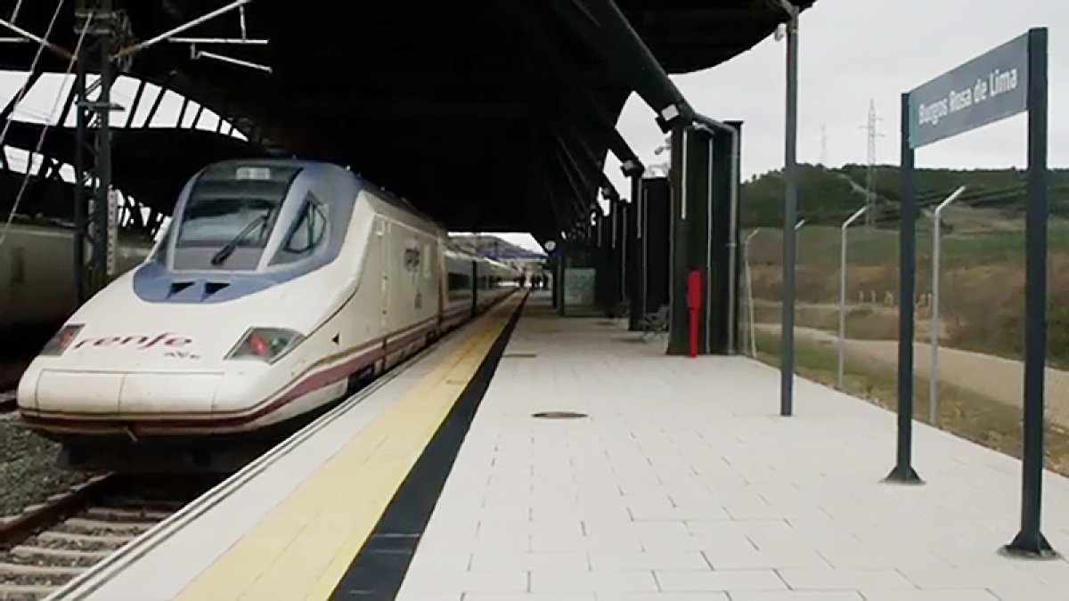Imagen del AVE en pruebas en la estación de Burgos. ADIF