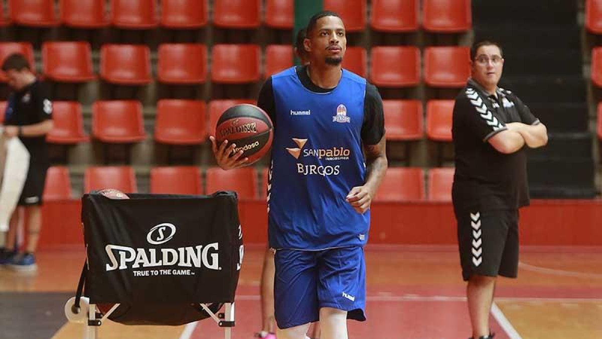 Frazier, al igual que Thompson y Kravtsov, trabajaron al margen del grupo en El Plantío-Raúl G. Ochoa