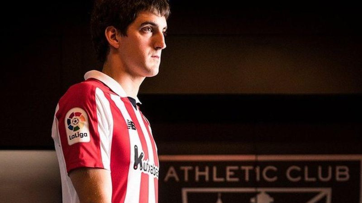 Mikel San José con la camiseta del Athletic Club de Bilbao.-EL PERIÓDICO (TWITTER)