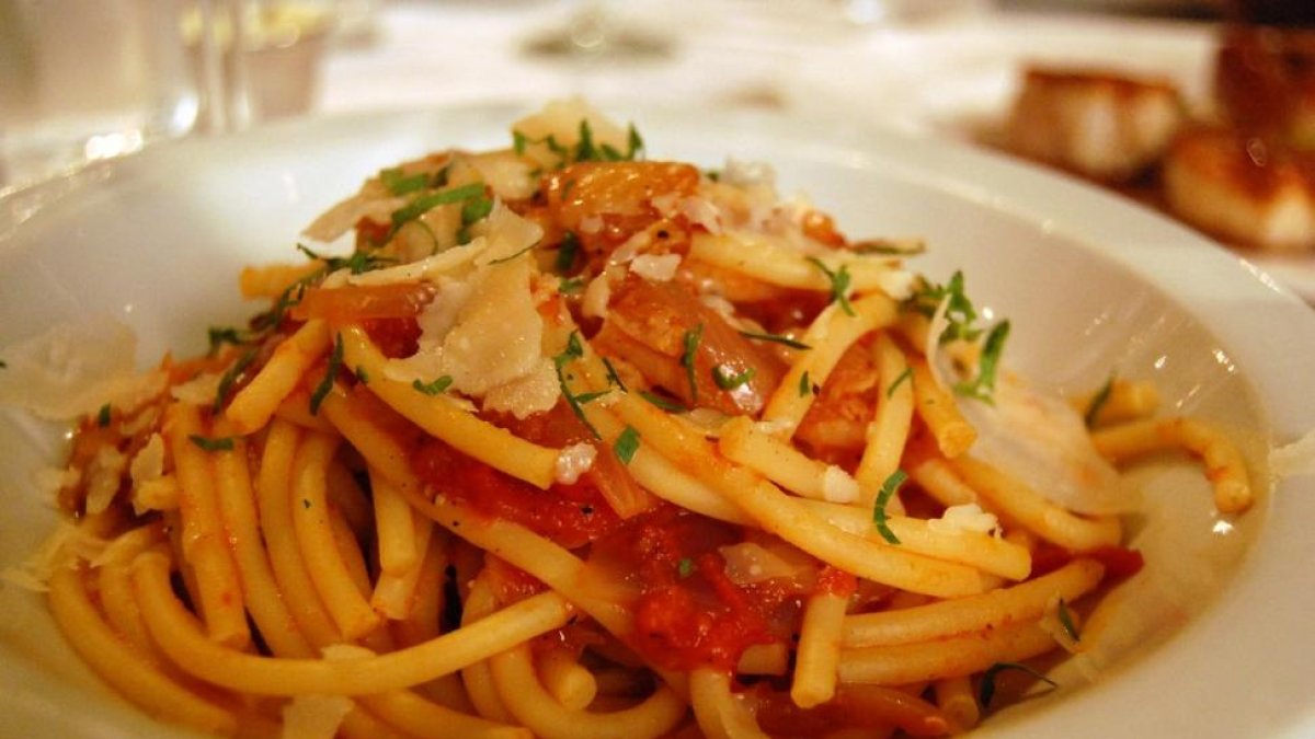 Plato de pasta a la amatriciana.-EL PERIÓDICO
