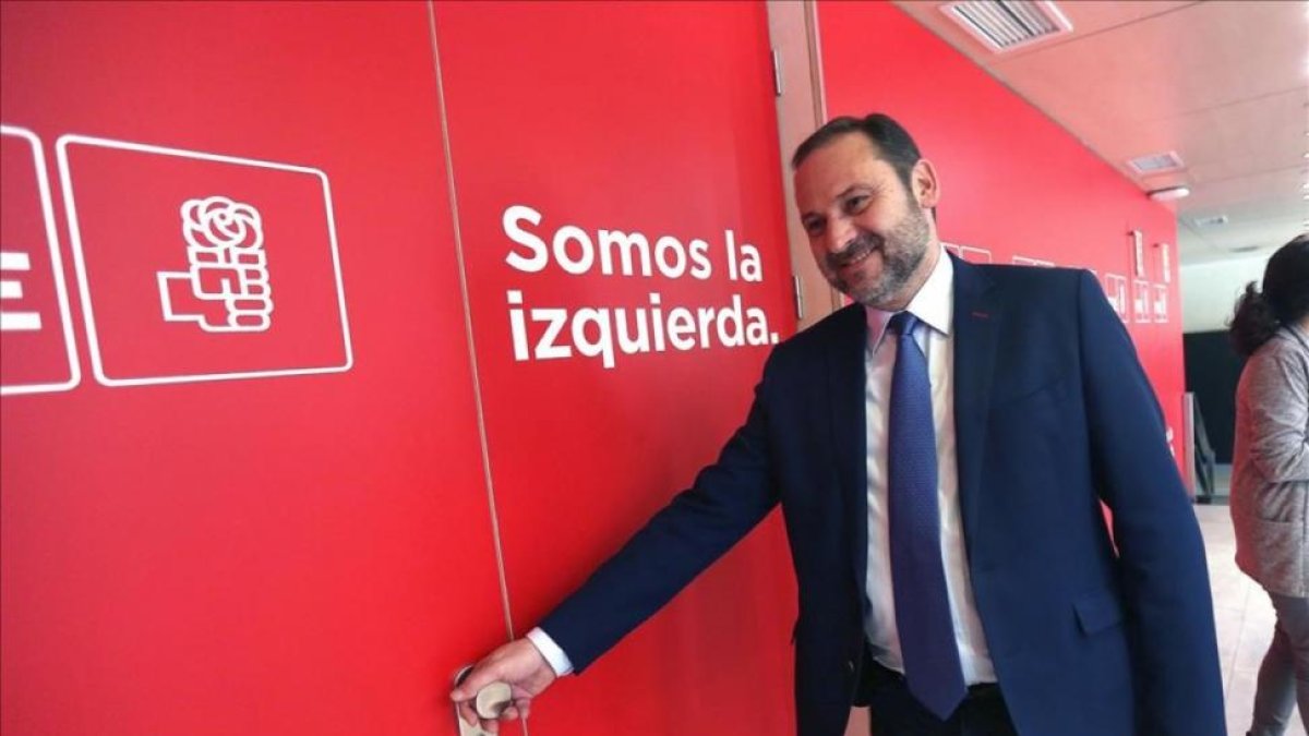 José Luis Ábalos, este miércoles en la sede del PSOE.-/ DAVID CASTRO