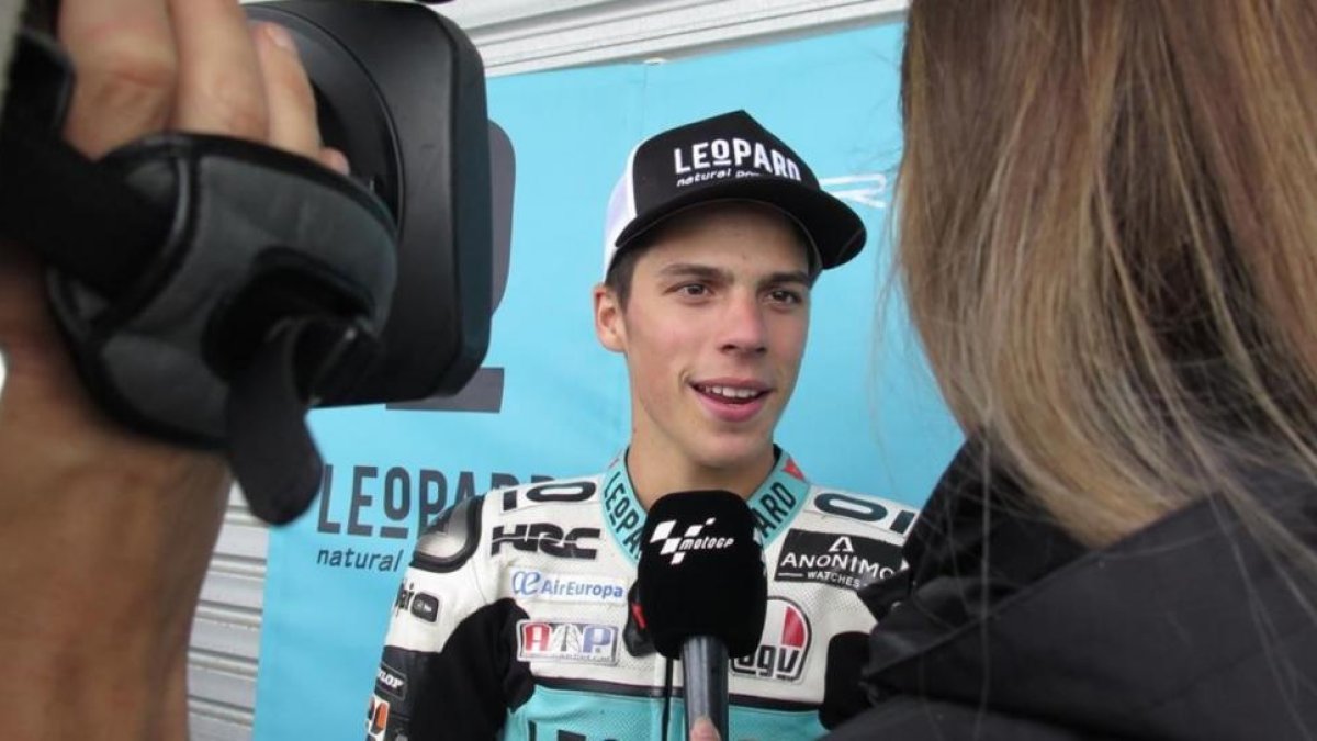 Joan Mir (Honda) atiende a los medios tras ser el mejor en los ensayos de Moto3 de Australia.-EMILIO PÉREZ DE ROZAS / ENVIADO ESPECIAL
