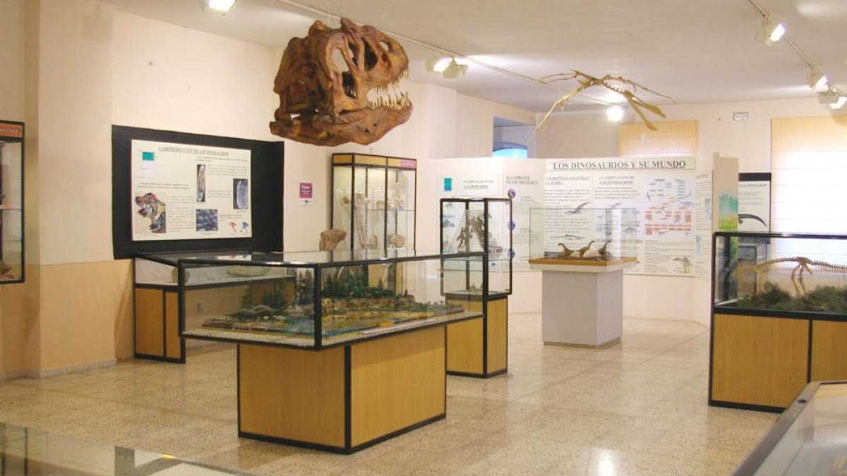Interior del museo de los dinosaurios.