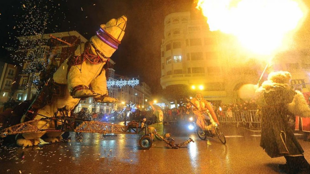 Instante de la Cabalgata de Reyes del año 2018.-ISRAEL L. MURILLO