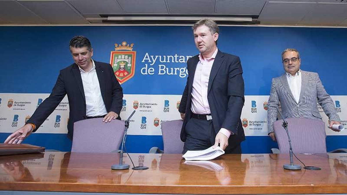 Marañón, Lacalle y Martín, durante la rueda de prensa que ofrecieron ayer.-RAÚL G. OCHOA
