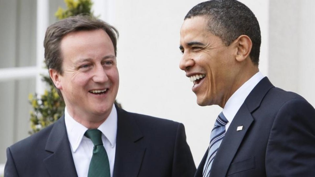 Cameron (izquierda) y Obama, en un encuentro en Londres, en abril del 2009.-AP / CHARLES DHARAPAK