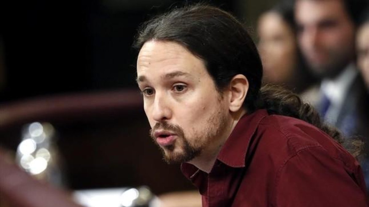 Pablo Iglesias, en la segunda sesión del debate de investidura.-EFE / JAVIER LIZÓN