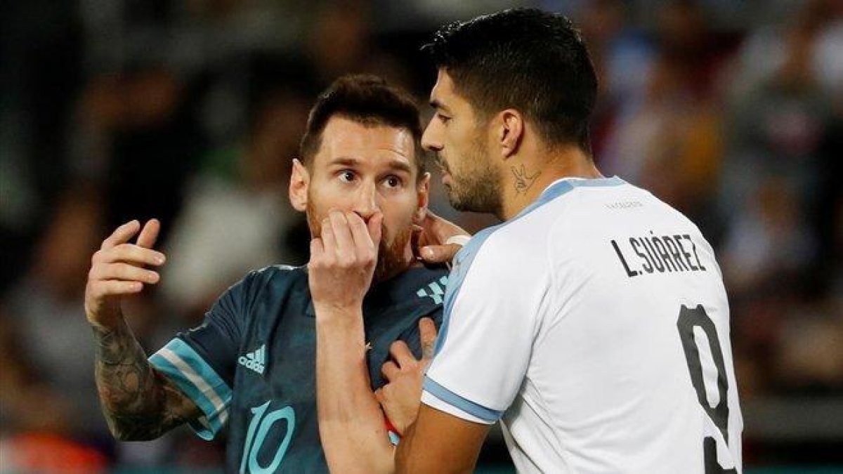 Messi y Suárez en el amistoso Argentina-Uruguay en Tel Aviv.-EFE / EPA /ABIR SULTAN