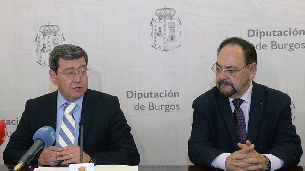 César Rico y el presidente de Sodebur, Ángel Guerra, dieron ayer cuenta de la reunión con el ministro de Fomento.-ICAL