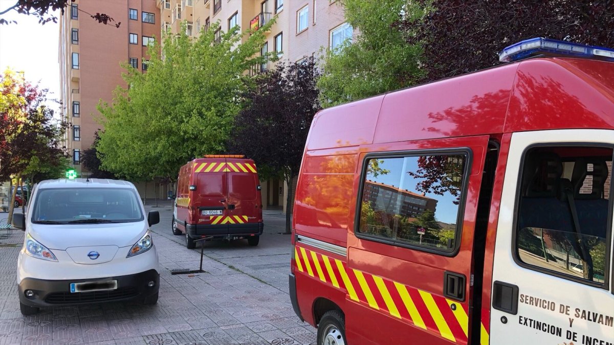 Los Bomberos y técnicos de Aguas acudieron al lugar. BOMBEROS DE BURGOS