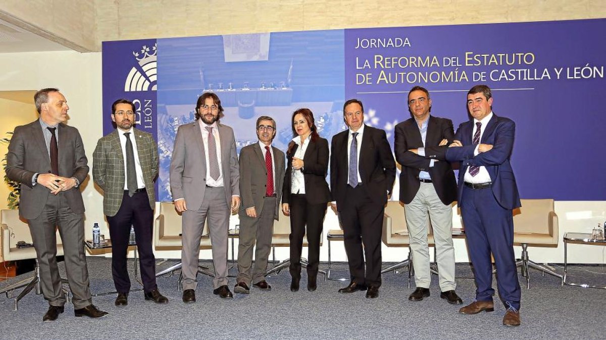 Carlos Ortega, Eduardo Álvarez, Óscar Gálvez, Ignacio Foces, Silvia Clemente, Ignacio Fernández, Javier Cuevas, Pablo Lago.-ICAL