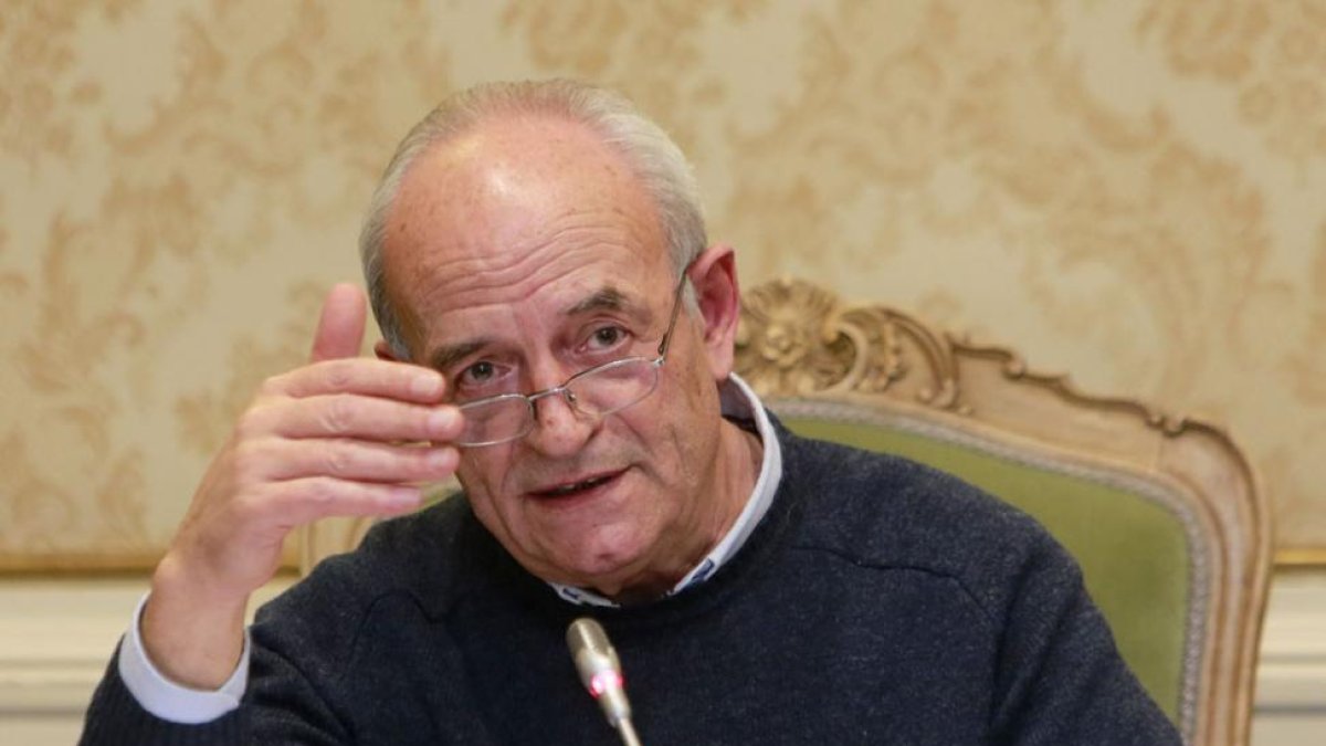 Martínez fue quien defendió los Presupuestos presentados por el PP.-R.O.