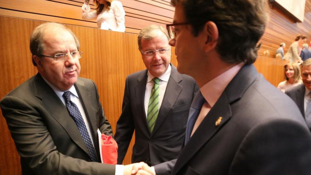 Juan Vicente Herrera, Antonio Silván y Alfonso Fernández Mañueco, en un pleno de las Cortes - ICAL-