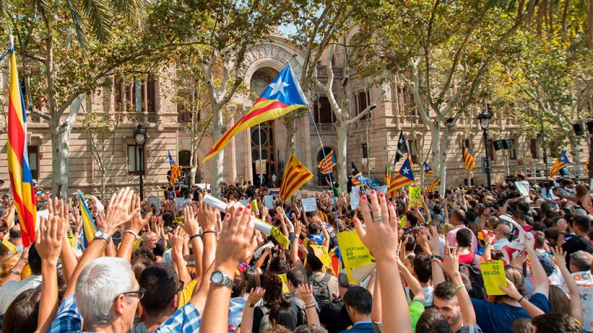Piden la liberación de los detenidos durante la jornada de ayer-RICARD FADRIQUE
