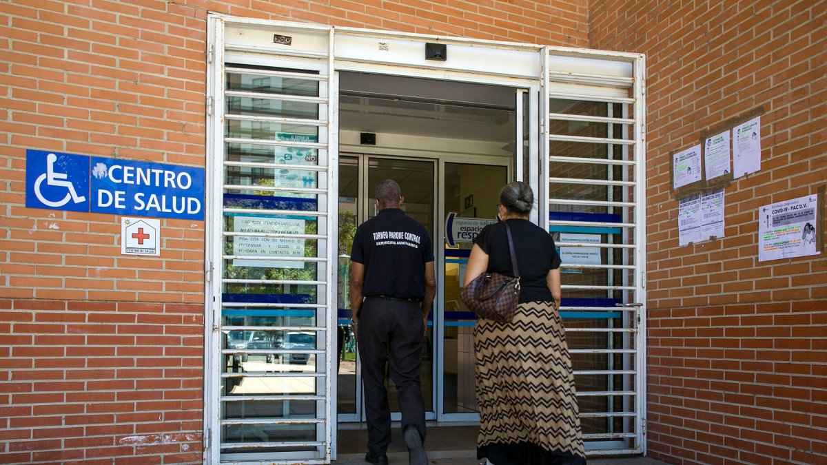Imagen de la entrada de un centro de salud. TOMÁS ALONSO