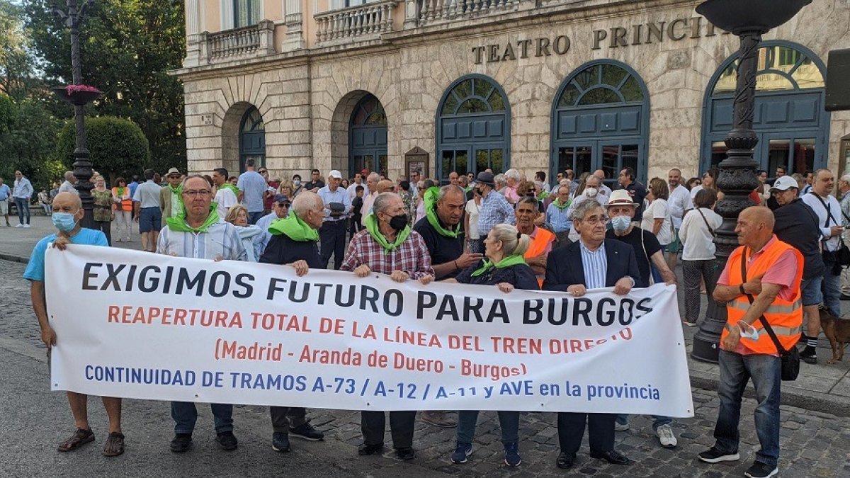Manifestación convocada por Socibur para exigir el desarrollo de infraestructuras pendientes en Burgos. SANTI OTERO