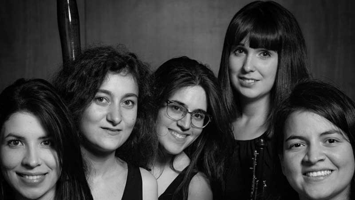 Componentes del ‘Quinteto o Globo’, que actúa hoy en el Museo de la Evolución Humana.-ECB