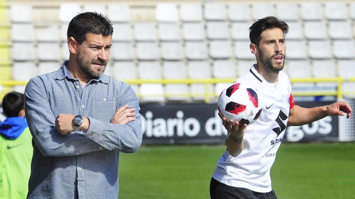 Fernando Estévez durante el choque que jugó el Burgos CF contra el Real Madrid Castilla.-ISRAEL L. MURILLO