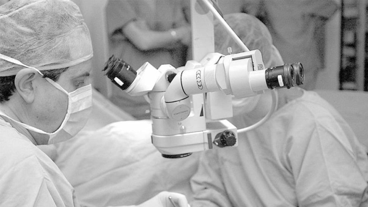 Operación con microcirugia-MONTSE ÁLVAREZ