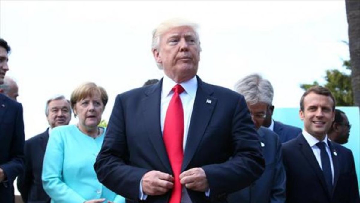 Donald Trump, tras la foto de familia de los participantes en la cumbre del G-7 en Taormina, Sicilia.-REUTERS