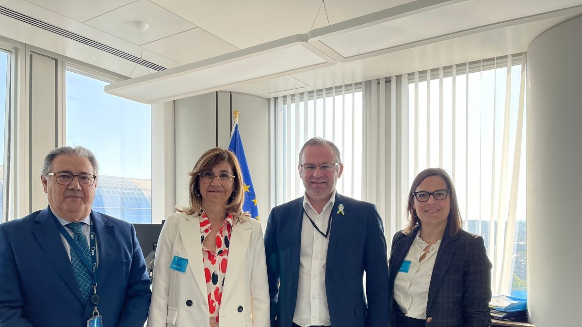 La alcaldesa y la concejala de Promoción de Aranda de Duero se han reunido con el presidente de la Comisión de Agricultura