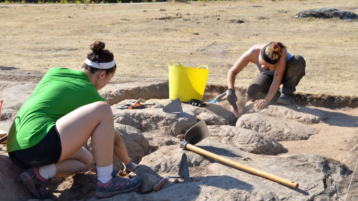 Las excavaciones se realizan junto a la necrópolis de Revenga a unos cientos de metros de la ermita y la Casa de la Madera por investigadores de la Universidad de Barcelona. FOTOS: © ECB / R. FERNÁNDEZ