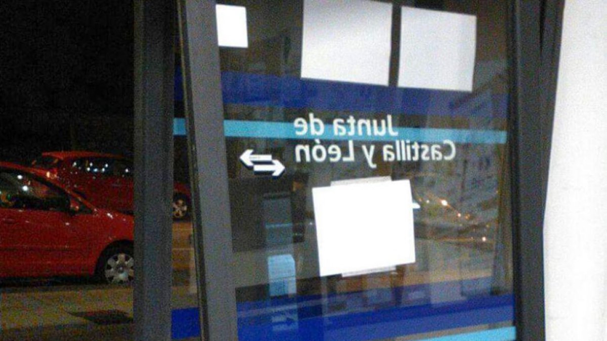 Las puertas de San Agustín rotas a patadas por un usuario que exigía medicación.-ECB