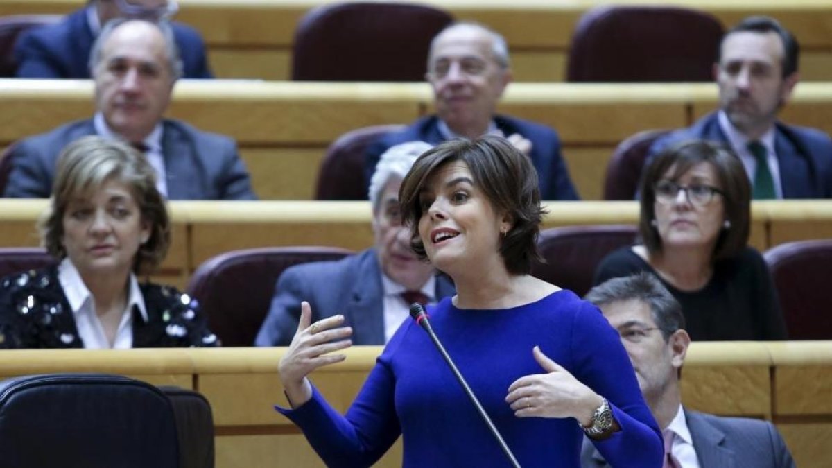 Soraya Sáenz de Santamaría, este lunes en la sesión de control al Gobierno.-JUAN MANUEL PRATS