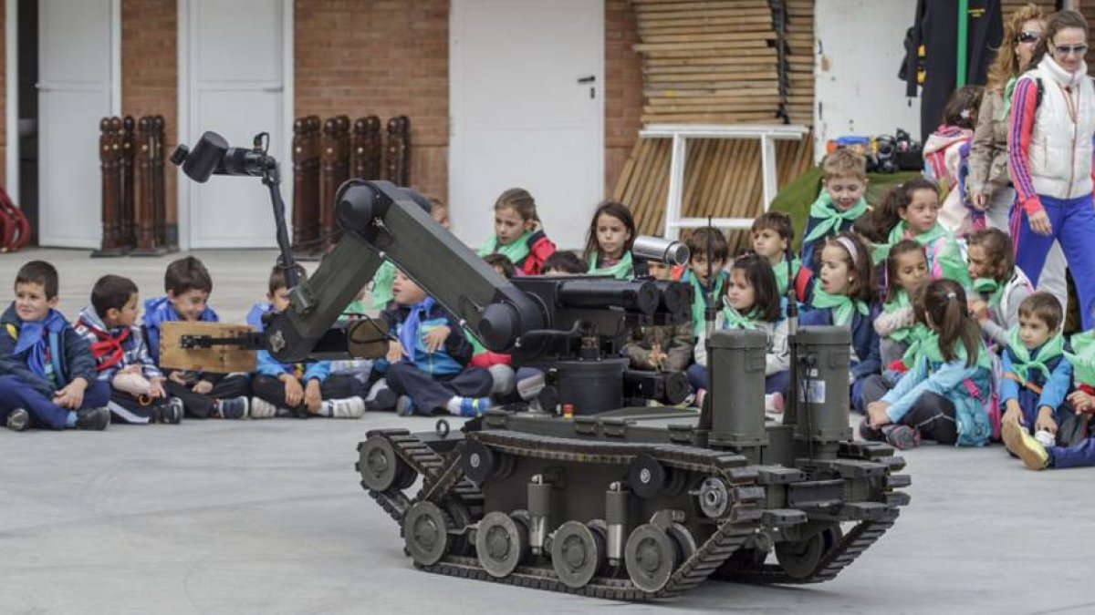 Imagen de un robot que utiliza el grupo de desactivación de explosivos-Santi Otero