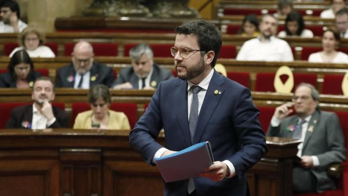 Pere Aragonès, en un pleno del Parlamento catalán.-ANDREU DALMAU (EFE)