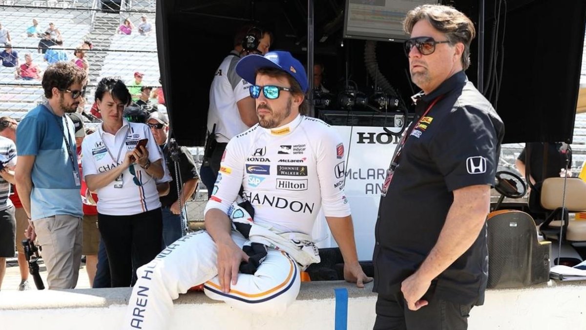 Fernando Alonso y su amigo Michael Andretti, en Indianápolis, en mayo del pasado año. /-EFE / STEVE C. MITCHELL