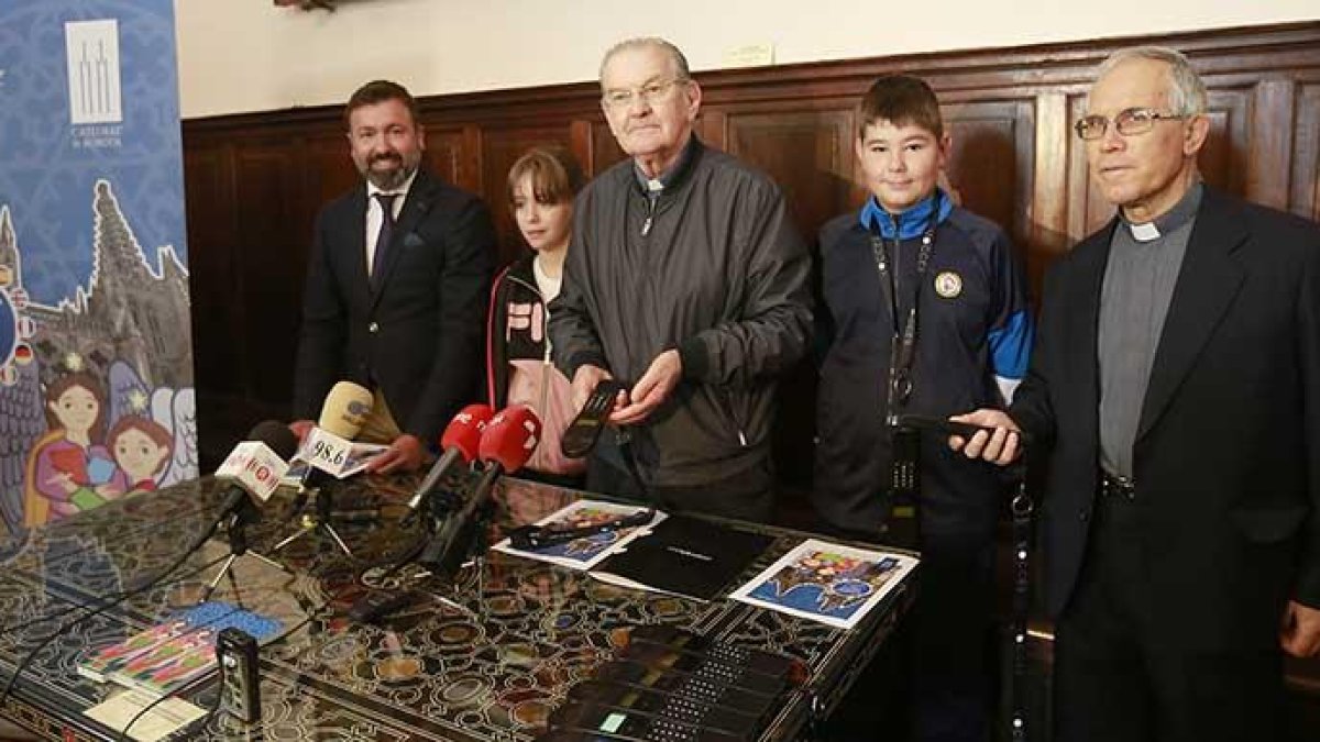 La presentación del dispositivo se celebró en la Sala Capitular de la Catedral.-RAÚL G. OCHOA