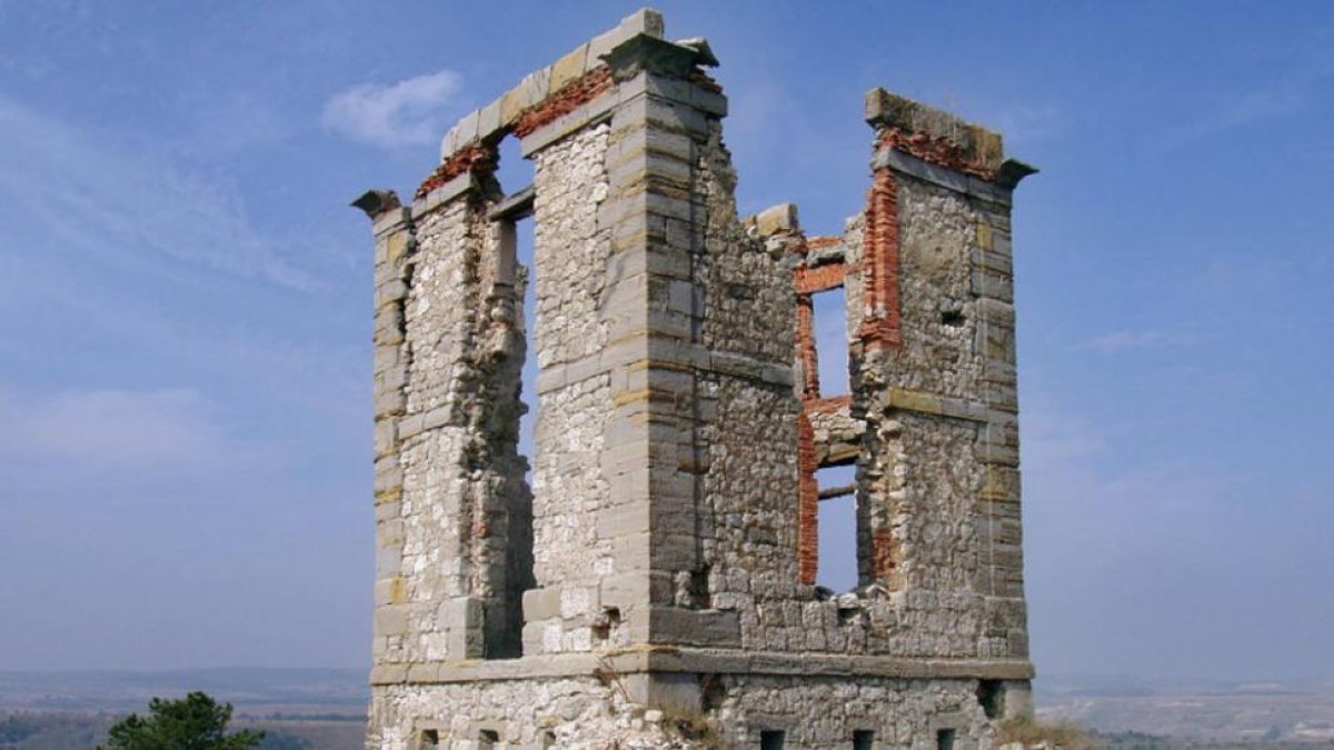 Restos de la torrede Prádanos de Bureba-Briviesca.-ECB