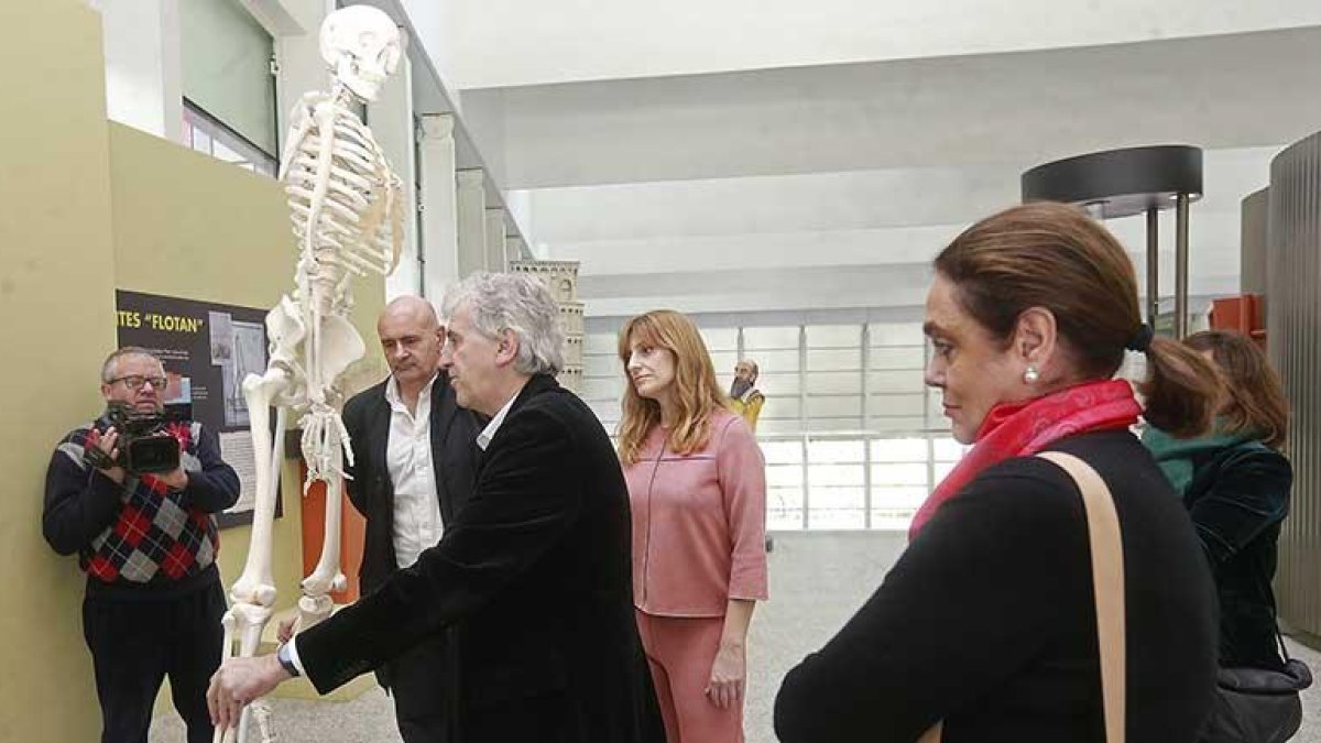 La muestra explica aspectos físicos con juegos didácticos.-RAÚL G. OCHOA