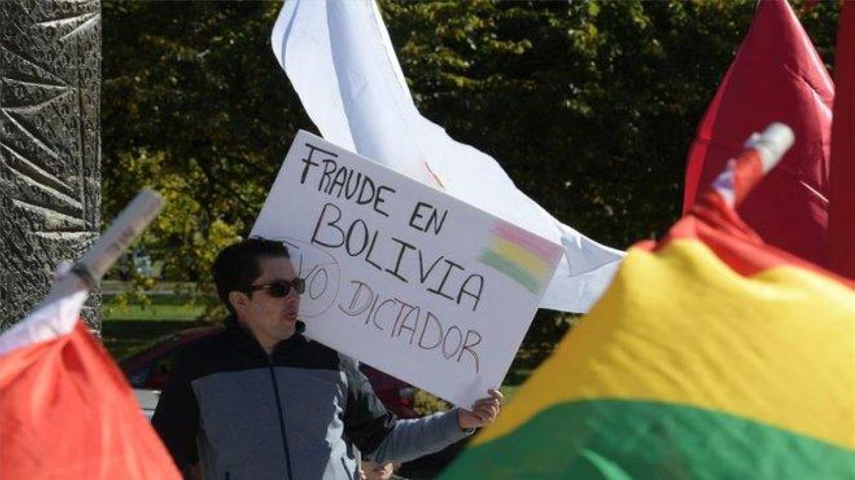 Manifestantes opositores al presidente de Bolivia, Evo Morales.-EFE