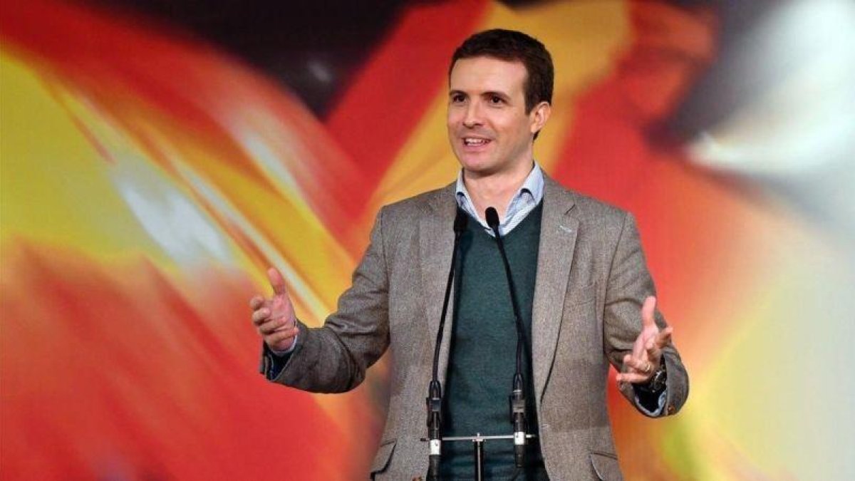 El líder del PP, Pablo Casado, en un reciente mitin en Almería.-EFE / CARLOS BARBA