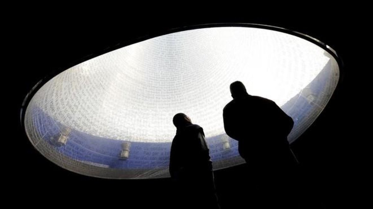 Monumento a las víctimas de los atentados del 11-M en la estación de Atocha de Madrid.-JOSE LUIS ROCA