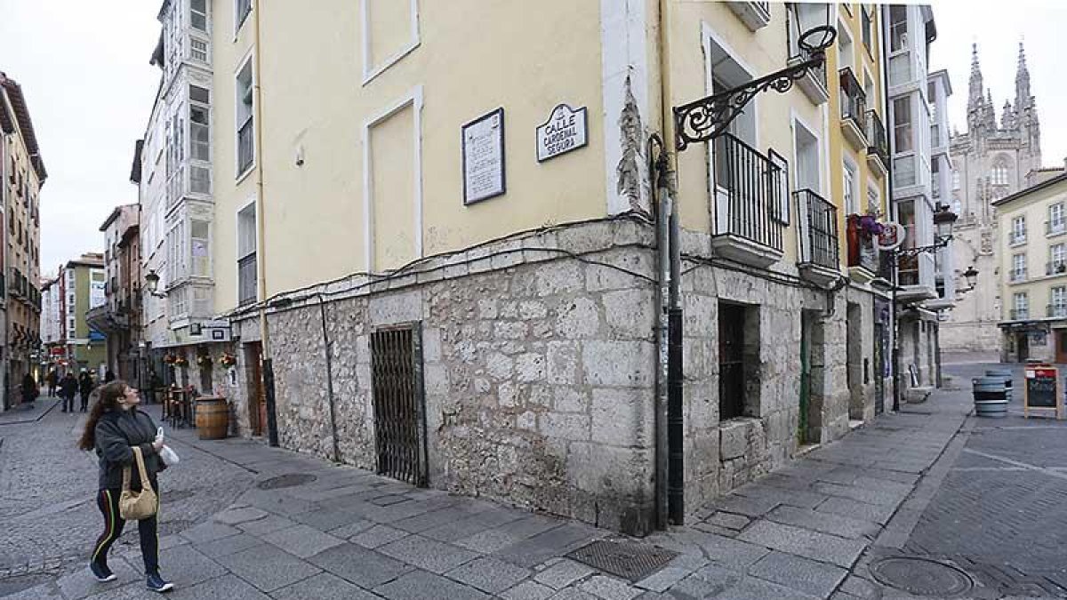 El cardenal Segura recibió una calle por su beligerancia contra la II República. El estudio dice que no se ve afectada por la ley.-RAÚL G. OCHOA