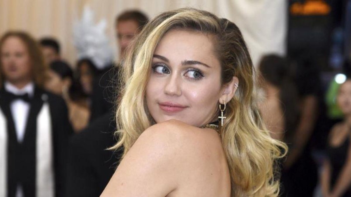 Miley Cyrus durante una gala benéfica en el Metropolitan Museum of Art el 7 de mayo del 2018.-EVAN AGOSTINI / AP