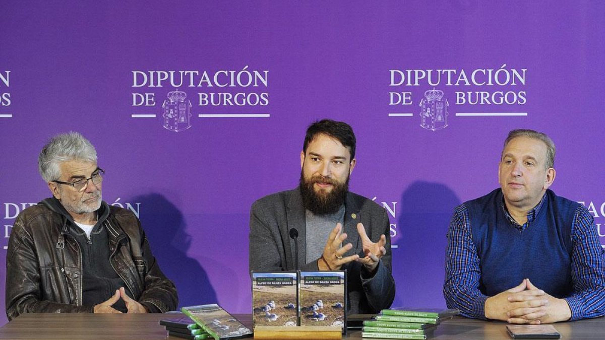 (De izq. a dcha), Gil, Beltrán de Heredia y Martínez ayer durante la presentación del documental.-I. L. M.
