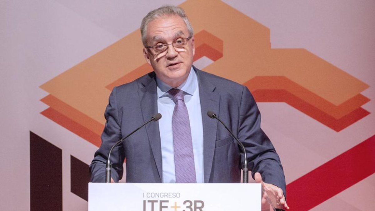 Anselmo Menéndez durante su intervención en el congreso.-ECB