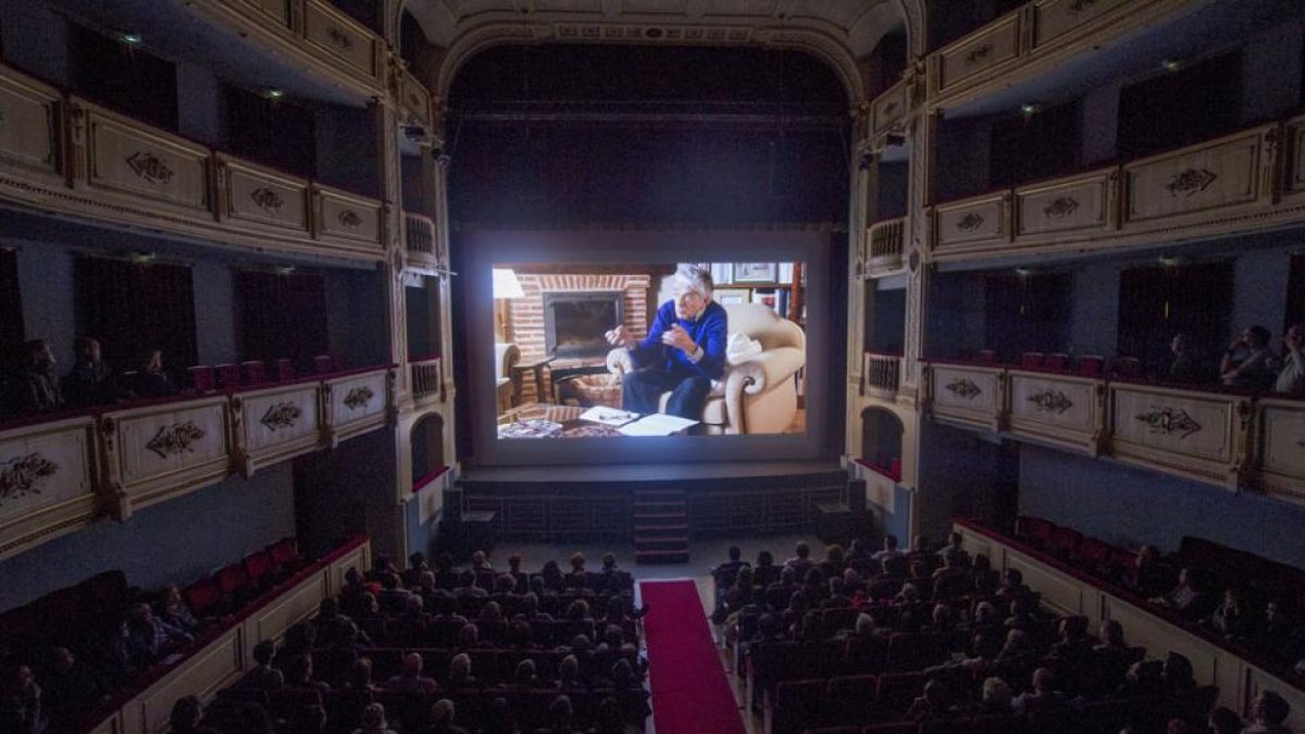 Momento de la proyección ayer de ‘Pavana triste’ en el Teatro Principal.-ISRAEL L. MURILLO
