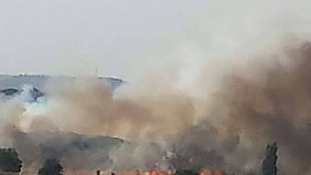 Incendio en la localidad ribereña de Valdezate.-ECB