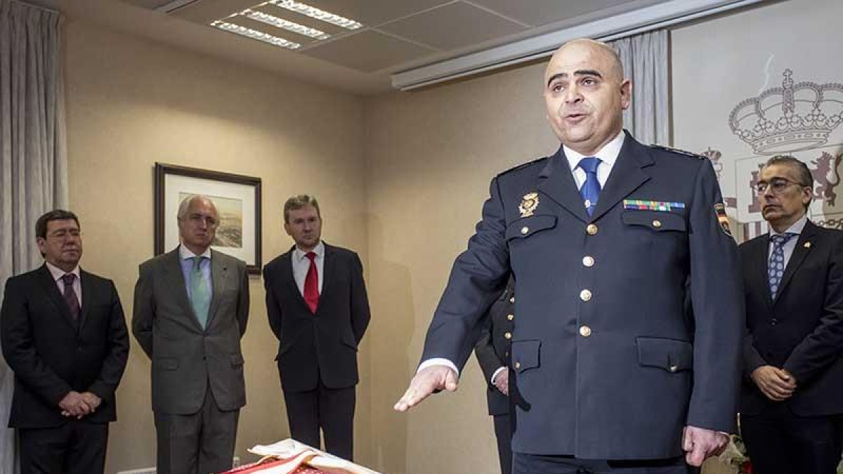 Nogales juró ayer su cargo en presencia de las autoridades civiles de la provincia.-R. OCHOA