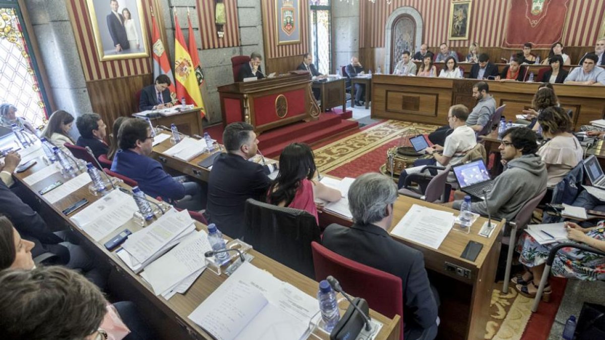 Vista general del Pleno municipal celebrado ayer.-SANTI OTERO
